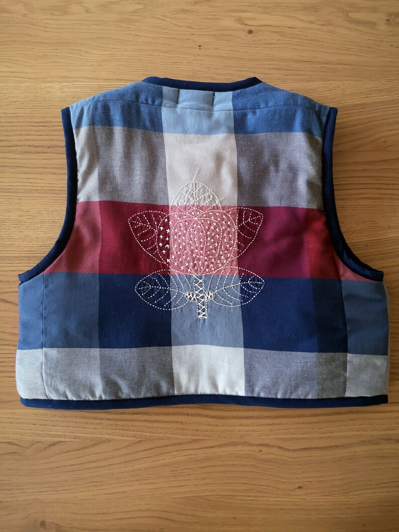 Gilet matelassé brodé main inspiration Sashiko Pièce unique image 2