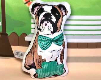 Bulldog juguete de felpa, Inglés Bulldog almohada pequeña, perro amante del regalo, perro de peluche, peluche en forma de perro, perros con arco-tie, perro de día de San Patricio