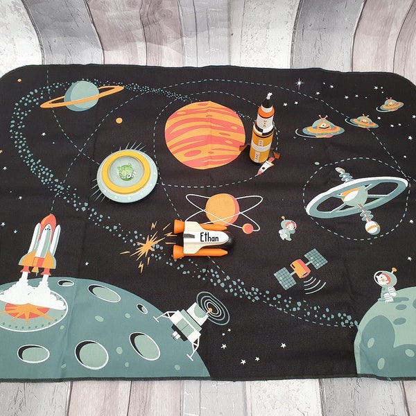 Houten gegraveerd Ruimte Speelgoed, Houten RuimteGift, Gift voor RuimteMinnaar, Het Stuk van de Ruimte van de peuter, Houten Raket van de Ruimte, Houten Buitenaards Stuk speelgoed