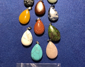 11 Semi precious stones necklace