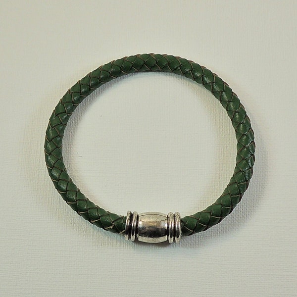 Bracelet cuir tressé vert foncé et fermoir à barillet en métal argenté