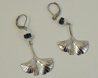 Boucles d'oreilles pendentif feuille ginkgo en acier inoxydale argenté et perles en lapis lazuli