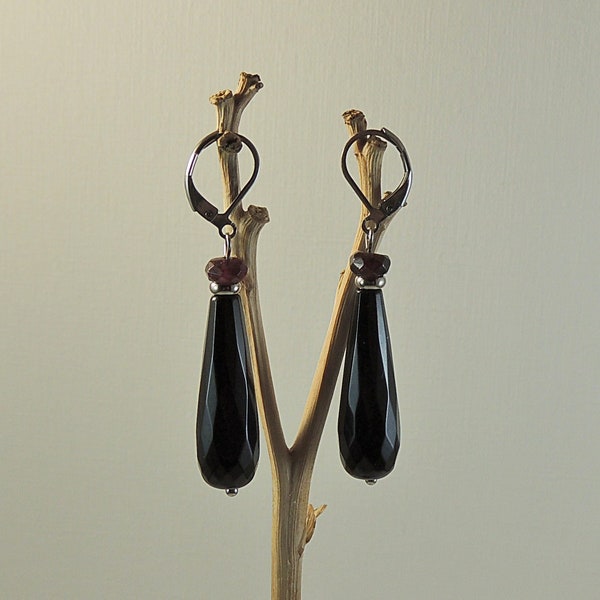 Boucles d'oreilles perles en agate facettées noires et grenat et perles métal en acier inoxydable