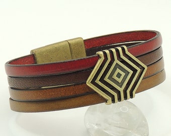 Quadruple flat leather bracelet with red/brown straps and bronze openwork diamond loop