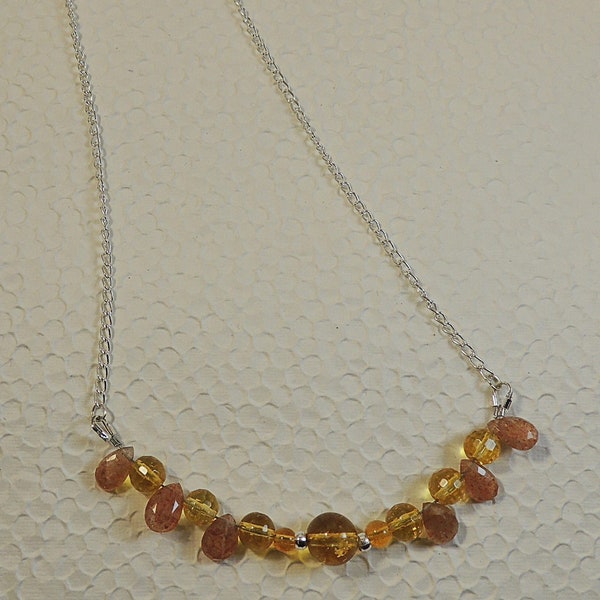 Collier en perles de soleil 'sunstone' et citrine. Chaîne en métal argenté