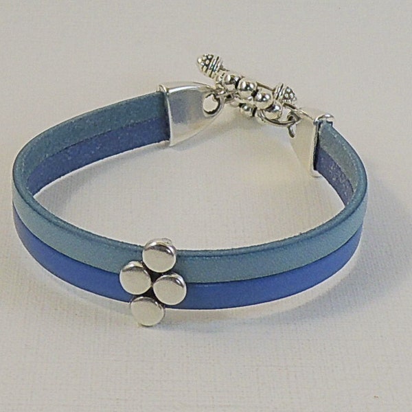 Bracelet en cuir plat bleu double rang et fermoir en zamak