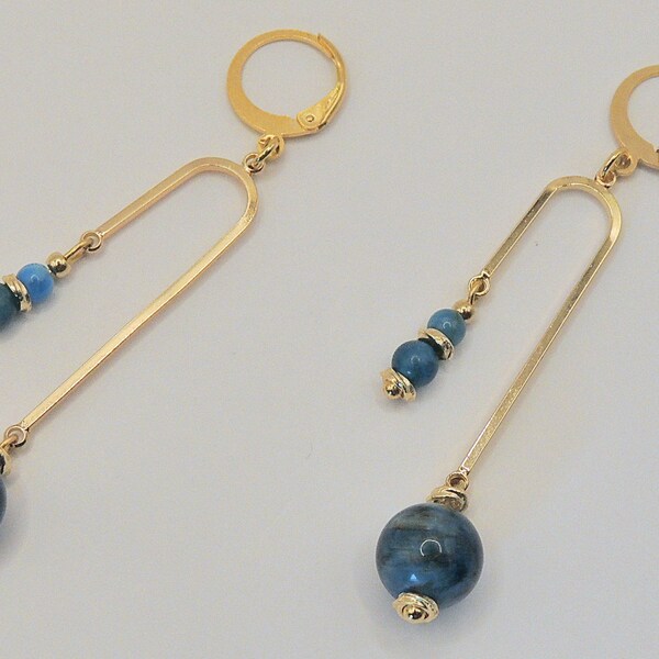 Boucles d'oreilles perles en apatite bleue et connecteur chandelier