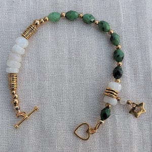 Bracelet made of epidote, ruby, and moonstone beads