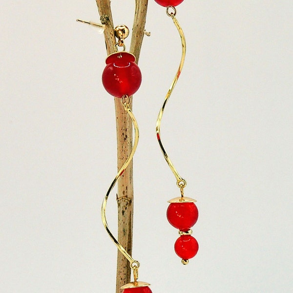 Boucles d'oreilles perles en gypse rouge et connecteur fil torsadé doré