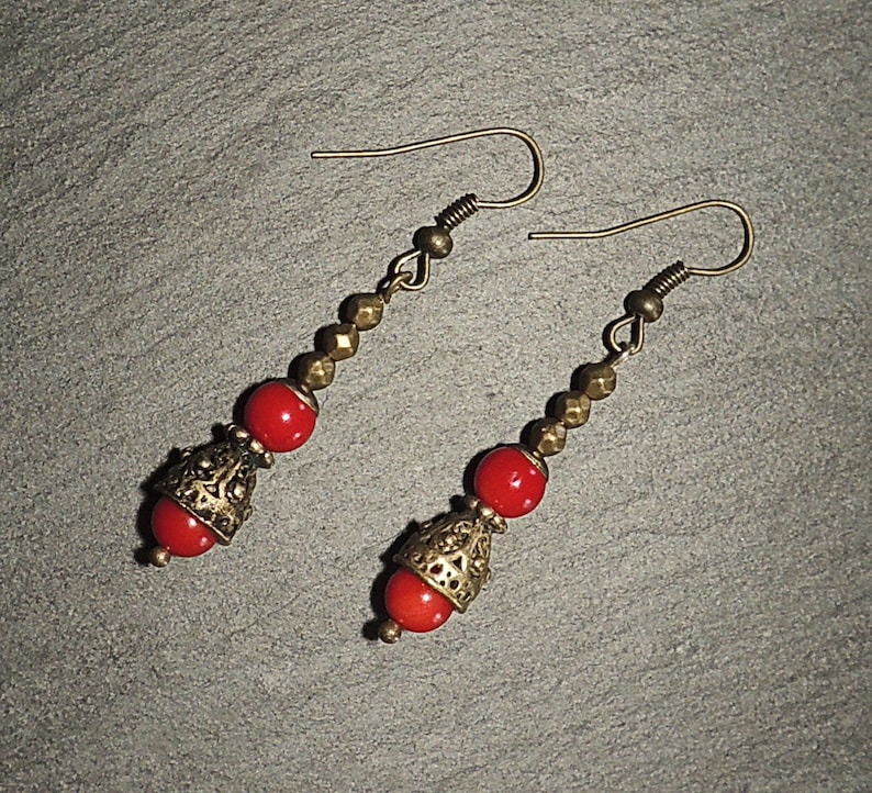 Pearl Earrings in coral and gold metal