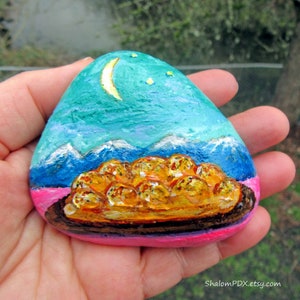 Painted Challah Bread Rock, Stone Painting, Jewish Food Art, Beach Rocks, Judaica Art, Paperweight, Snow Top Mountains, Jewish Holiday Gift