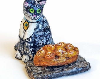 チャラパンを持つ猫のミニチュア彫刻 | ウィザードベイカー猫ハムサアート | ユニークなユダヤ教の贈り物