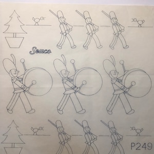 Puede incluir: Un dibujo en blanco y negro de una banda de música con un baterista y un grupo de músicos. El dibujo incluye un árbol de Navidad y un pájaro. El texto "Semco" y "P249" también están incluidos en el dibujo.