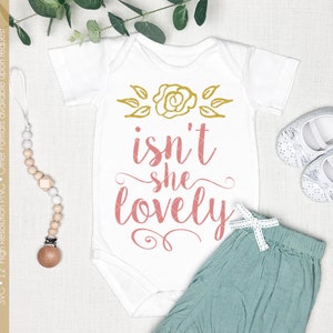 Non è lei adorabile bambino bambina bambina donne SVG e file di taglio PNG