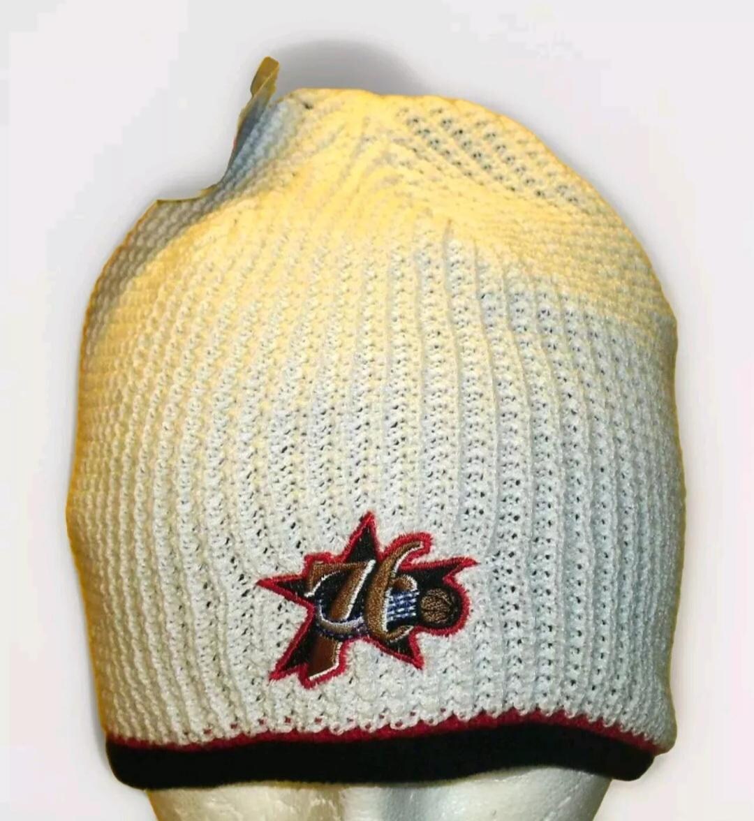 Chapeau Buttery Pro NBA Philadelphia 76ers de Mitchell & Ness | Urban Outfitters Canada