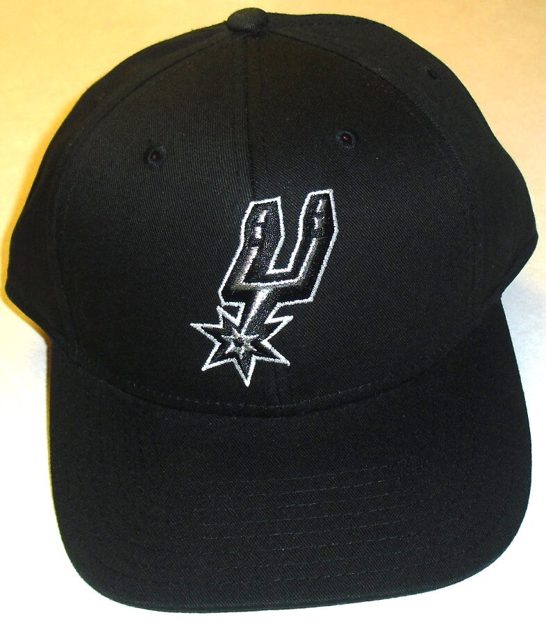 Mitchell & Ness 110 San Antonio Spurs snapback cap in black