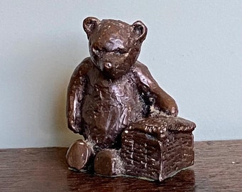 Figura vintage di Winnie the Pooh, piccolo ornamento di orsacchiotto