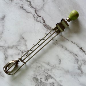 Vintage Nutbrown Whisk, Kitchenalia Collectables from the 1900’s