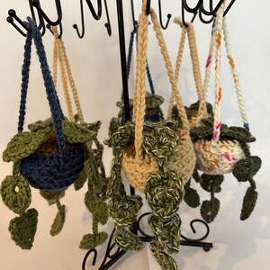 Small crochet hanging plant