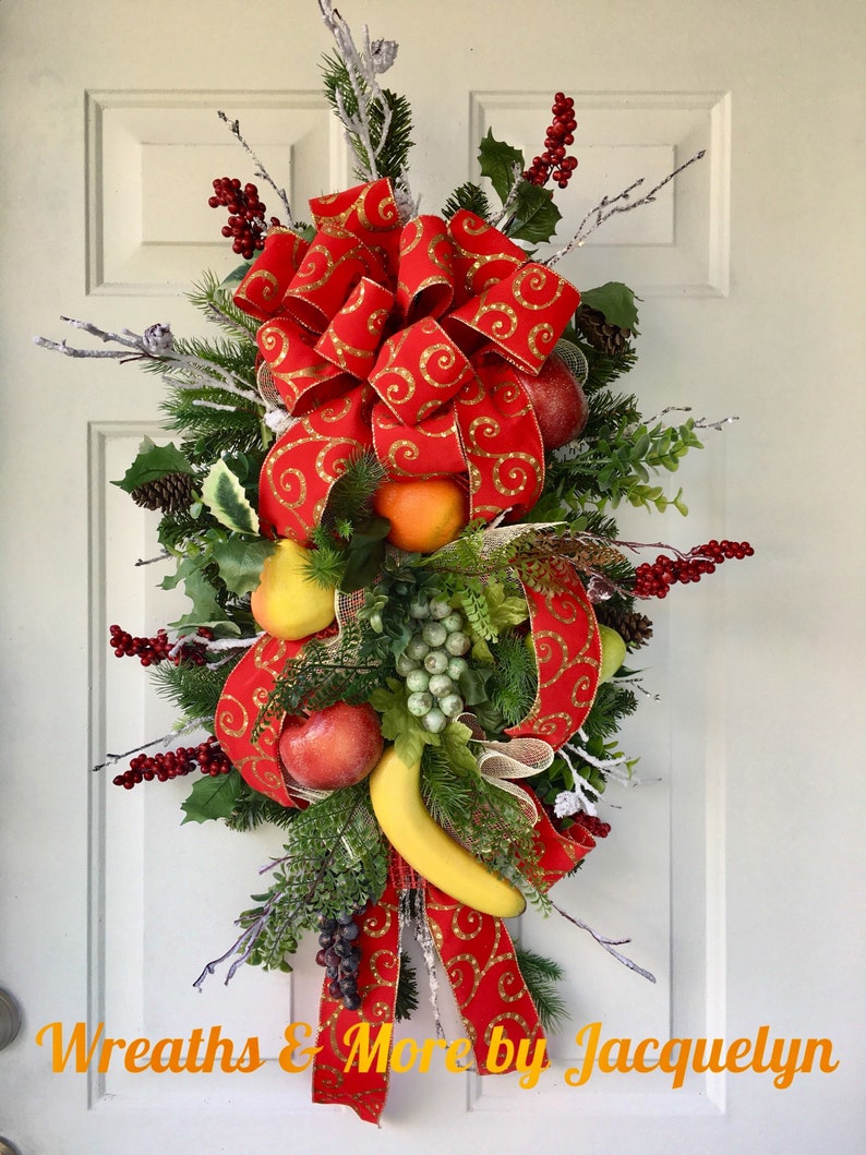 Williamsburg Swag Wreath Traditional Image 0