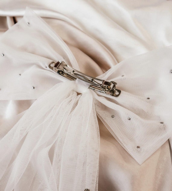 Bow Backs: The Perfect Bridal Accessory