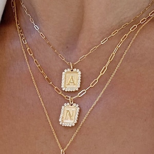 Collar con colgante de inicial cuadrada, chapado en oro de 14 k, collar con inicial delicada, collar personalizado, regalo de joyería de oro para mujeres