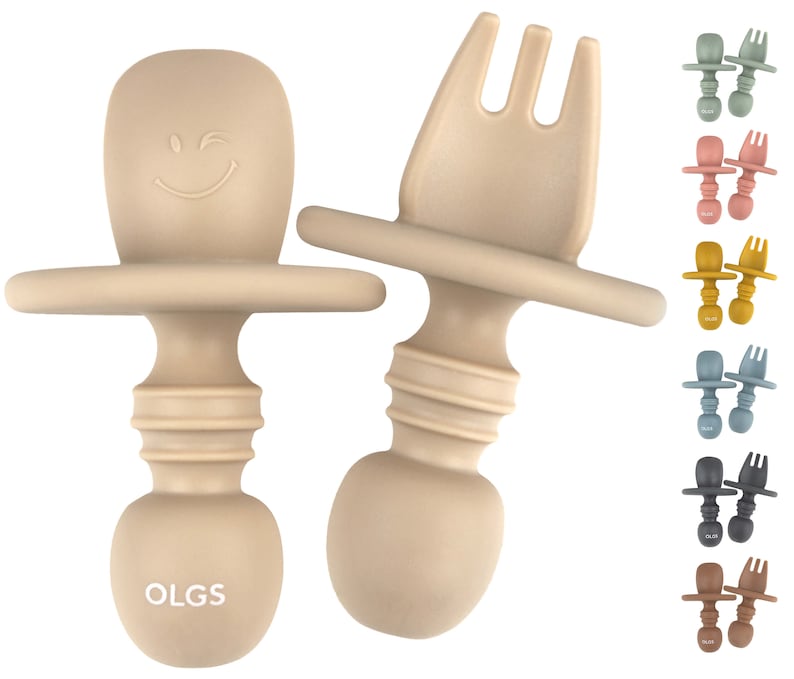 OLGS Silikon Kinderbesteck 2er Set Das erste Babybesteck Gabel, Löffel BPA-frei Beißring für Babys & Kinder Selbstfütterndes Besteck Cream