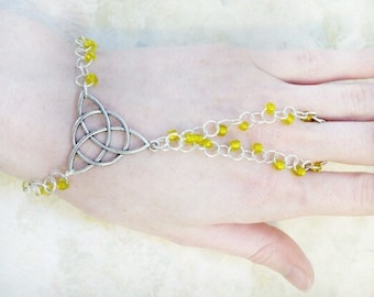 Trinity/triquetra knot wrist-flower/slave bracelet/beaded chain /hand jewelry /bracelet ring /Celtic /renn faire / pagan/ hippie/ Wicca/ wit
