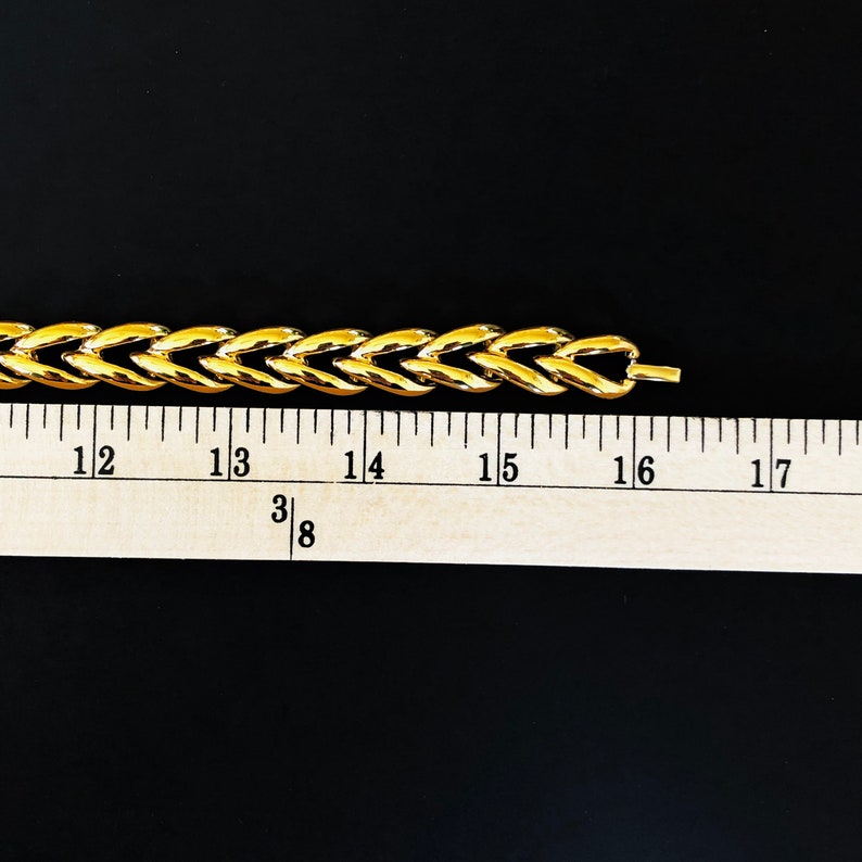 Napier Gold Tone Link Necklace~16 Collar Necklace~V Links