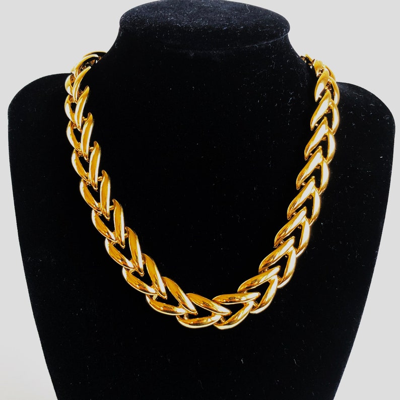 Napier Gold Tone Link Necklace~16 Collar Necklace~V Links