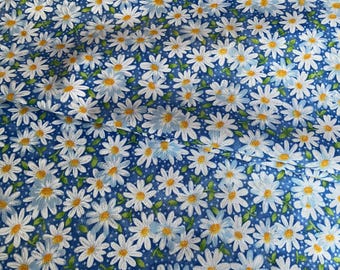 Blue and white daisy print