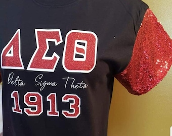 Camiseta con mangas de lentejuelas Delta Sigma Theta