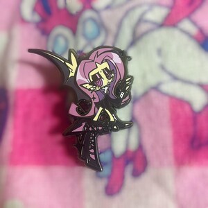 Pin de esmalte Flutterbat