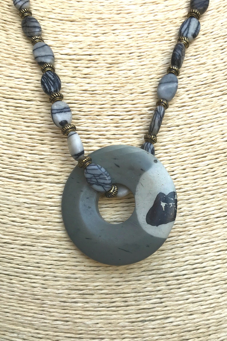 elegant and casual PICASSO Necklace I Semi-preciouspiedrasgrey mesh jasperdonut jasper Brush pendantboho chic