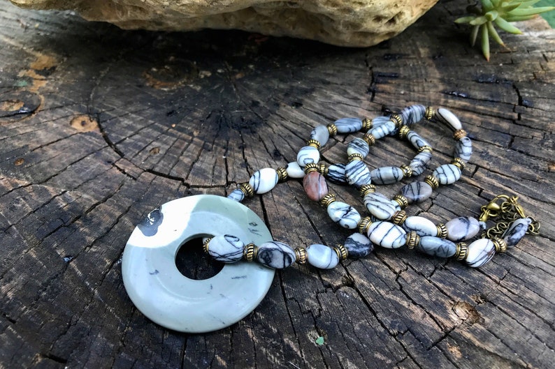 elegant and casual PICASSO Necklace I Semi-preciouspiedrasgrey mesh jasperdonut jasper Brush pendantboho chic
