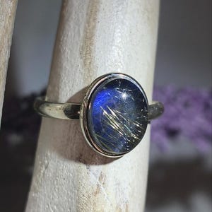Anillo en Plata de Labradorita con Cuarzo Rutilado