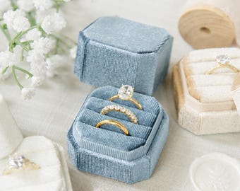 Caja de terciopelo biselado para tres anillos / Recuerdo de boda personalizado