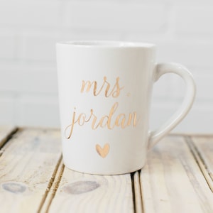 Personalisierte Kaffeetasse | Mrs. Mug | Verlobung Geschenk | Individuelle Kaffeetasse | Braut to be Kaffeebecher | Braut Becher | Weiße Kaffeetasse
