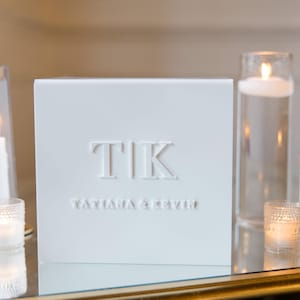 Scatola portadocumenti in acrilico con lucchetto e chiave / Scatola portadocumenti con testo in rilievo personalizzato / Testo a comparsa 3D / Decalcomania in vinile piatto / Decorazione per matrimonio personalizzata