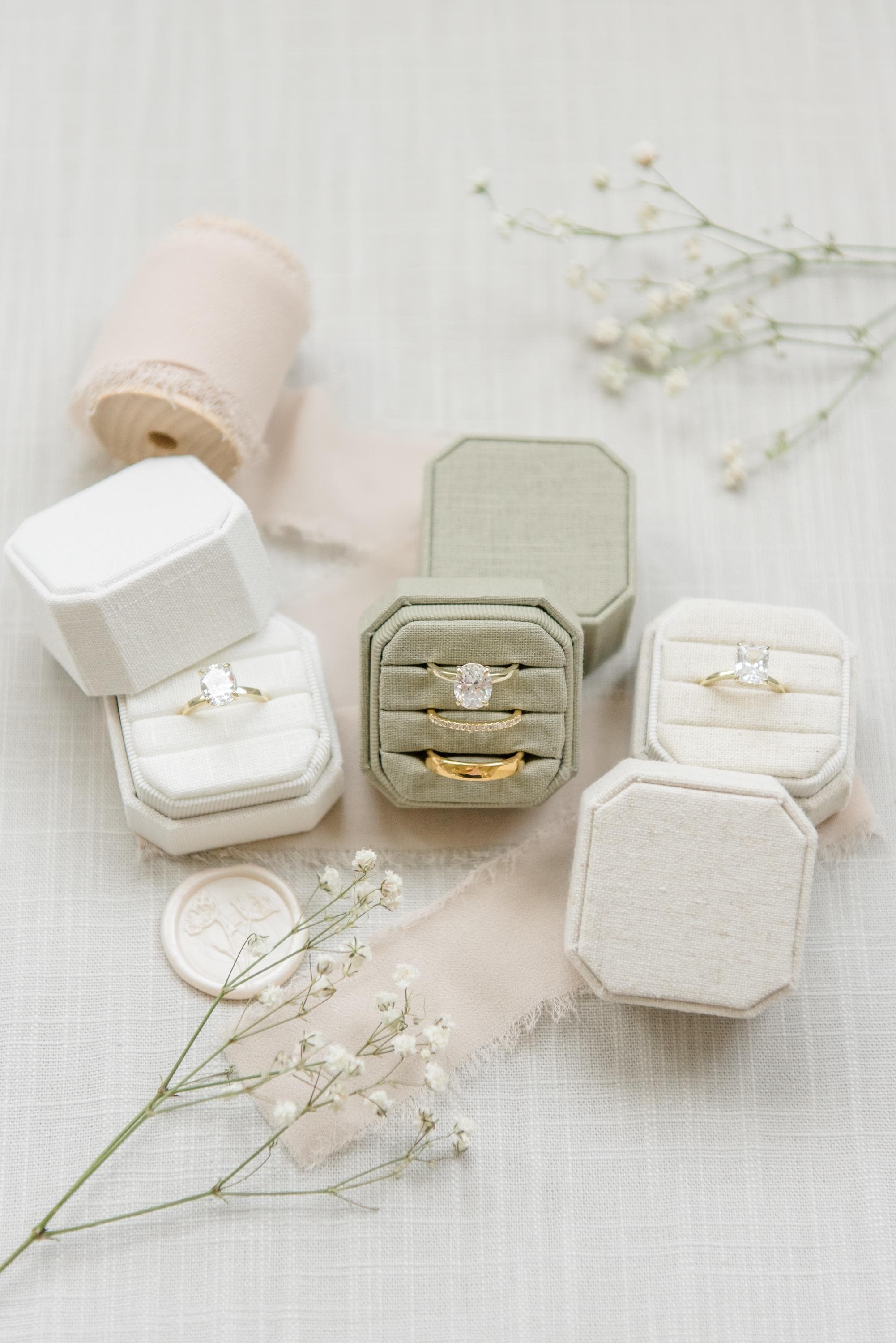 100-Piece White Swirl Jewelry Gift Box Assortment – Cotton Filled, 5 Different Sizes