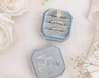 Caja para anillos de terciopelo biselado con triple ranura personalizada – Soporte para anillos de boda y compromiso – Diseño cuadrado moderno