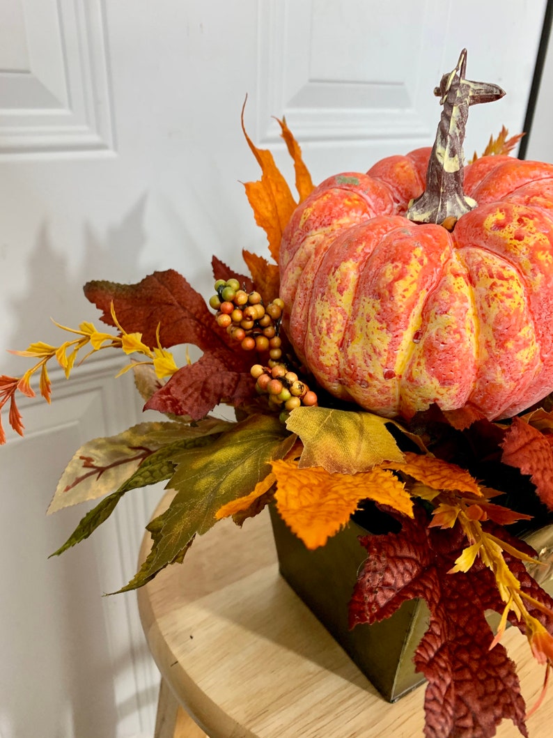Centro de mesa de calabaza de otoño: arreglo otoñal para el hogar imagen 5
