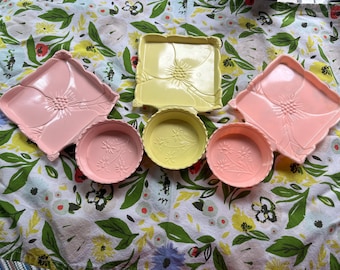 Mid century plastic snack trays with cup holder set of three, retro floral motif