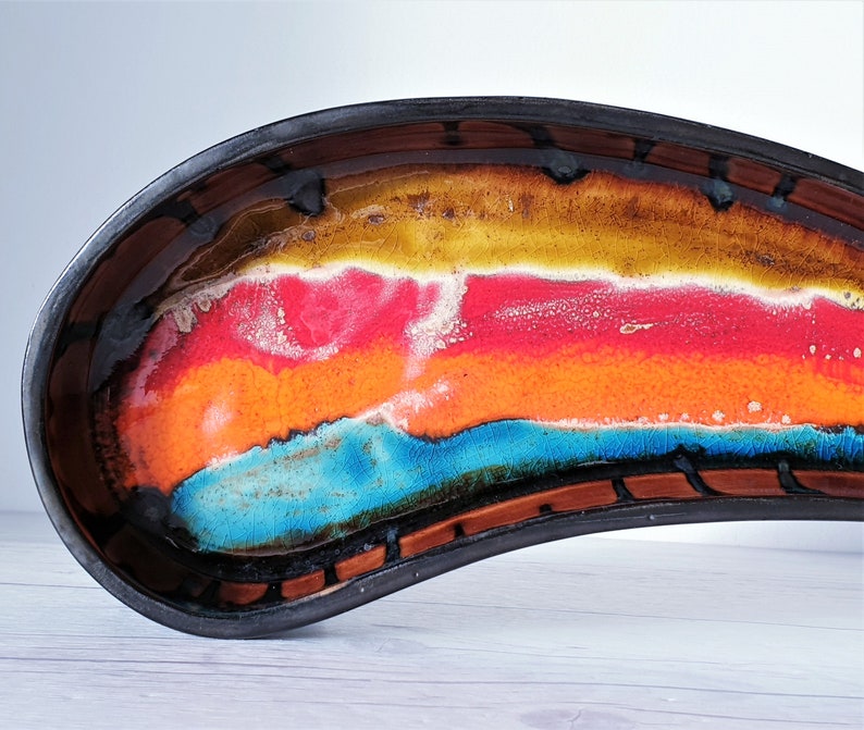 1960s Colourful Paisley-Shaped Pop Art Ceramic Dish in Palette of Gold, Red, Orange, Blue and Black image 4