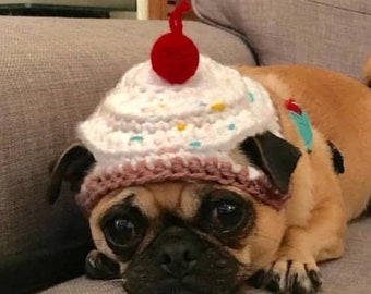 Gehäkelter Cupcake-Hundehut; Cupcake-Hut; Hüte für Hunde; Mützen für Mops; gehäkelte Mütze; Mops Hut; Wintermütze; gehäkelte Mütze; Cupcake-Hut; Hunde Mode