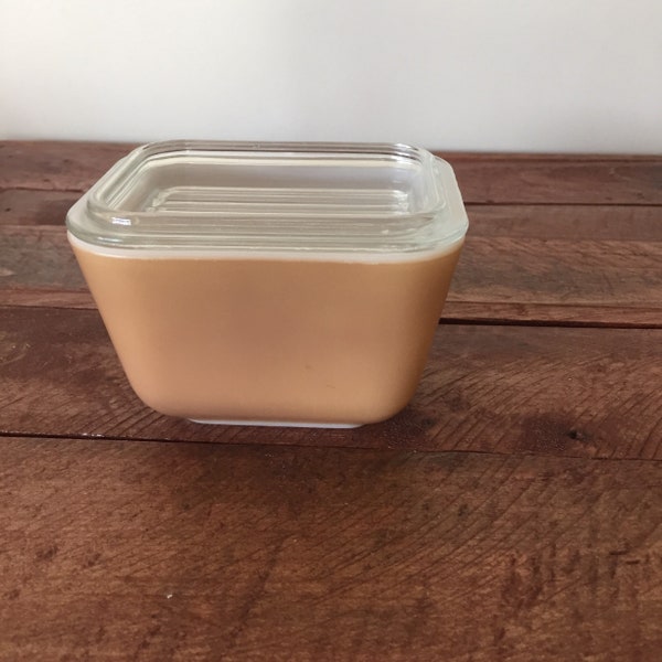 SALE!!! Vintage Pyrex Butterscotch 501-B Refrigerator Dish with Clear Glass Lid