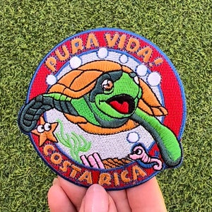 Pura Vida Costa Rica Patch (3,2 Zoll) Bügelbild Reise Souvenir Emblem Perfekt für Rucksäcke, Jacken, Hüte, Taschen, Kunsthandwerk, Geschenk Aufnäher