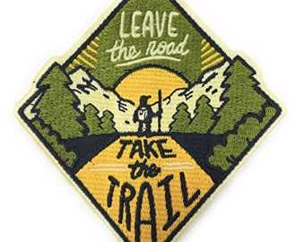Écusson Quittez la route Prenez le sentier (3,5 pouces) Badge thermocollant ou à coudre Souvenir de randonnée Sac à dos de randonnée Emblème de trekking Écussons-cadeaux DIY
