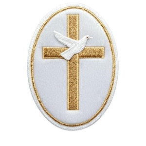Può includere: Toppa ricamata con una croce dorata e una colomba bianca su un ovale bianco. La croce e il bordo sono dorati. La colomba è sopra la croce. Adatta per abbigliamento o artigianato. Di forma ovale.
