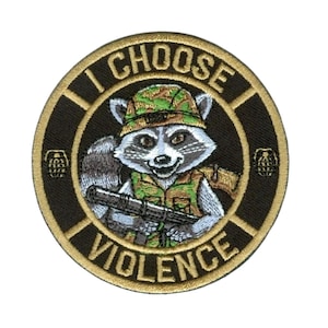 Naszywka z rzepem „Wybieram przemoc” (3 cale) Zabawny mem z szopem, emblemat moralny do plecaków, czapek, kurtek, naszywek prezentowych
